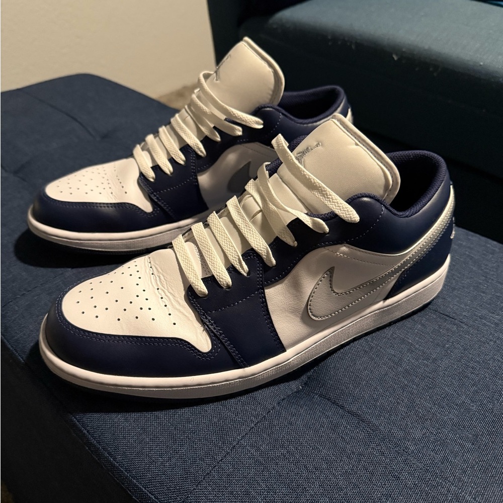 Jordan Men's Navy and White Sneakers